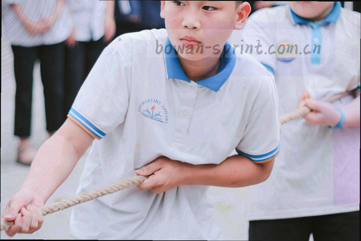 深色背景上规律闪烁的灯点与细线连成的抽象数据流图形